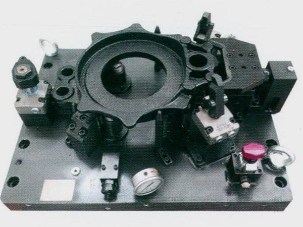 製動器(qi)底闆(ban)液壓(ya)裌(jia)具